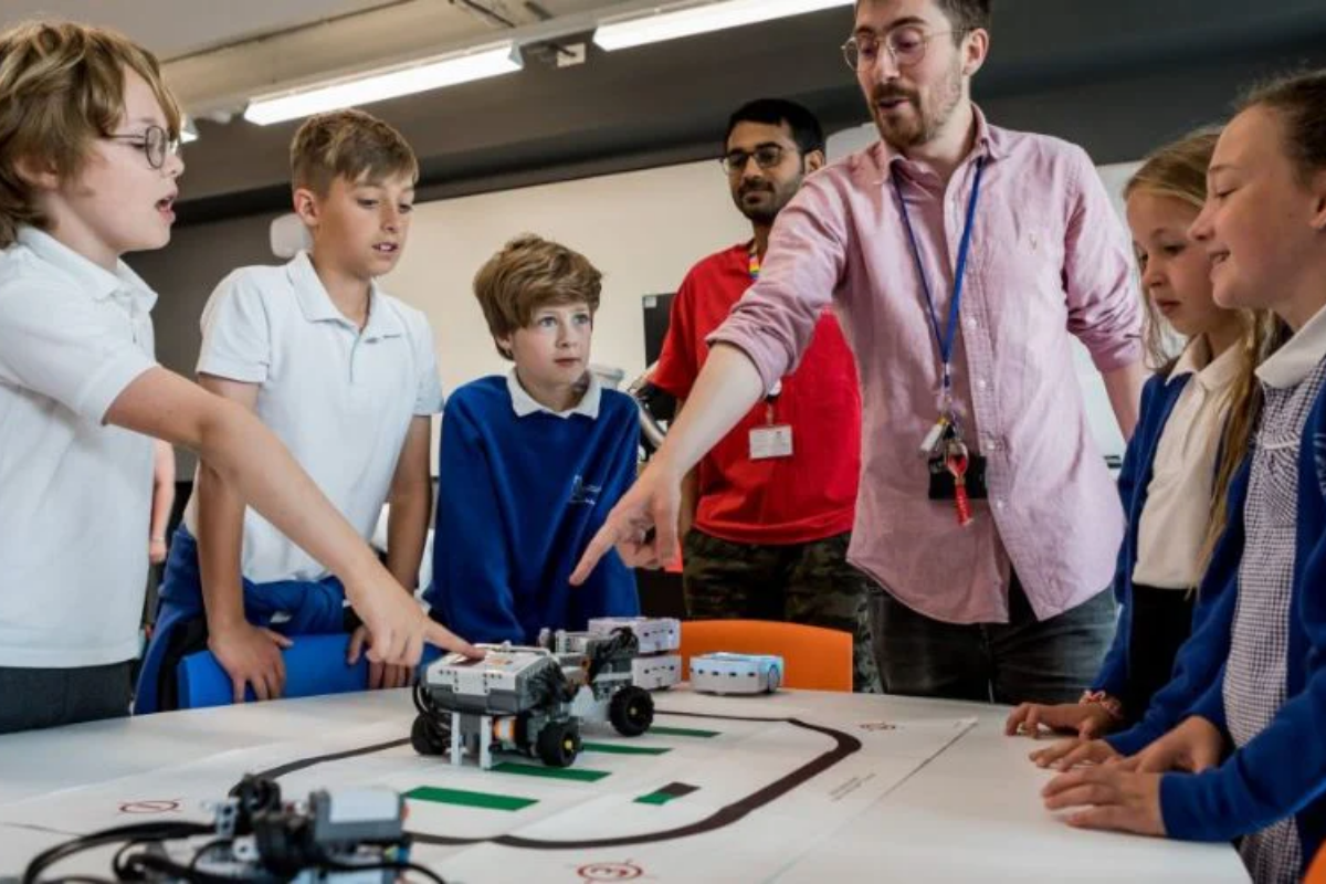 Robotics AI cho trẻ: Cách nuôi dưỡng tư duy số và sáng tạo sớm